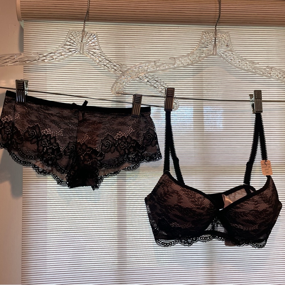NWT Forever 21 34C sexy Black lace push up bra and Small panties set